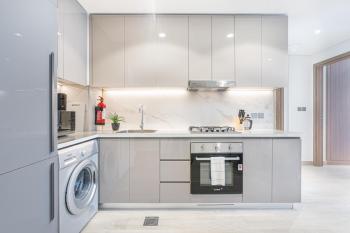 Charming 2BR Home with Elegant Interior, Dubai (photo 5)