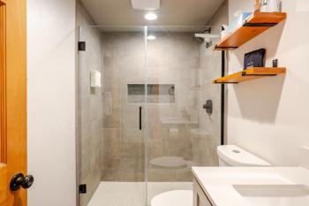 Der Steiermark Unit 108 - Cozy King Studio Off Main St & Peak 9 Base w AC, Balcony, Shared Hot Tub & Free Parking - No Fireplace, Breckenridge (Foto 4)
