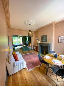 Spacious home in Leeds ideal for gatherings with free parking, Leeds (Foto 4)
