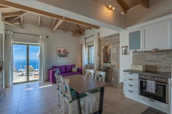 IRIS, Luxury Stone Villa in Stoupa with Private Infinity Pool, BBQ and Amazing Sea View, Stoupa (Foto 3)