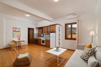 Seaview comfy flat in Andros - walk to beach, Ándros (Foto 5)