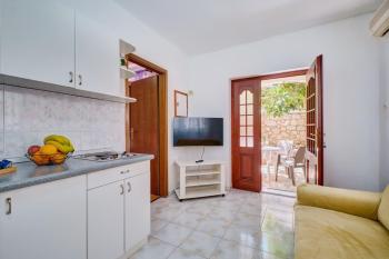 Apartments with a parking space Losinj, Losinj - 23418, Mali Lošinj (foto 3)