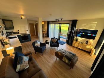 Unbox at Poplar Tree, Durham (photo 5)