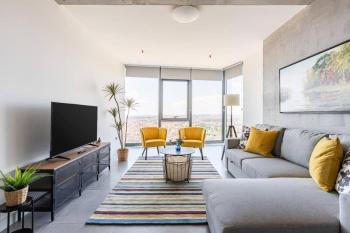 Gorgeous Bright Cool 1bd Residence Views! #359, Стамбул (фото 2)