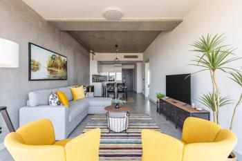 Gorgeous Bright Cool 1bd Residence Views! #359, Стамбул (фото 3)