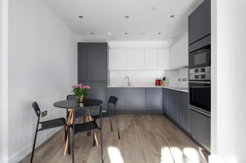 2 mins walk from UCL campus and London Stadium, London (photo 2)