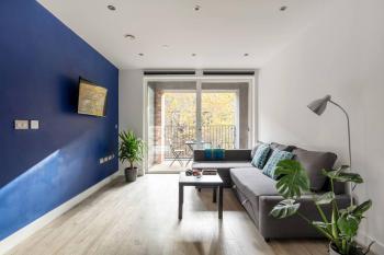 2 mins walk from UCL campus and London Stadium, London (photo 4)