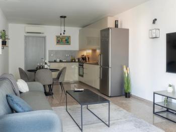 Vertigo 2 Modern 2-Bedroom Apartment with Parking & Vitosha View, Sofía (foto 3)