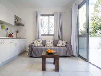 Quiet 2 rooms with large terrace, Тель-Авив (фото 3)