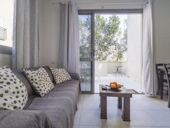 Quiet 2 rooms with large terrace, Тель-Авив (фото 4)