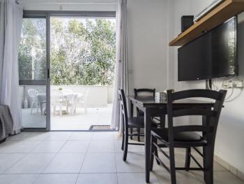 Quiet 2 rooms with large terrace, Тель-Авив (фото 5)