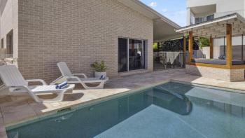 Oceanfront View - Pizza Oven, Pool, Beach, Sapphire Beach (photo 2)