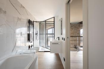 Venice Penthouse - Loft with Canal View, Venezia (foto 4)