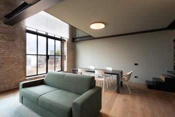 Venice Penthouse - Loft with Canal View, Venezia (foto 2)