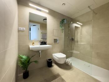 Central Riverside Apartment - Free Parking, Прага (фото 5)