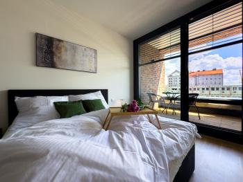 Central Riverside Apartment - Free Parking, Прага (фото 3)