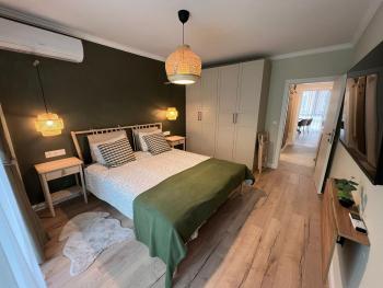 Elements Stylish Central 1BDR w High Speed WiFi and Work Space, Sofia (Foto 2)