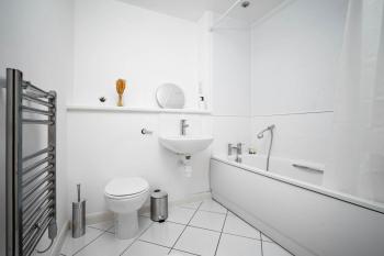 Skyline Flat by Novo Stays, Birmingham (photo 5)