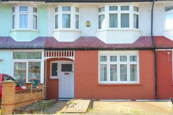 3 Bed House in the heart of Palmers Green, London, London (photo 3)