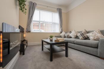 Large cosy house - free on street parking, Liverpool (photo 3)