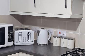 New Luxury 3 Bedroom House Next To COOP Stadium & Man City Stadium, Manchester (photo 3)
