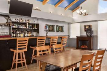 Days Inn & Suites by Wyndham Moncton, Монктон (фото 5)