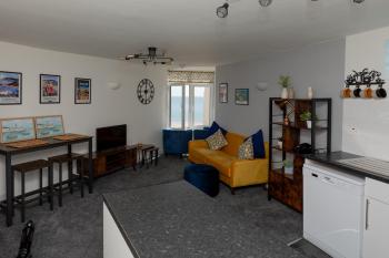 Lighthouse View - Amazing sea and beach view - Free Sky TV including Sports and Movies - Fast WIFI - Free Private Parking, Scarborough (Foto 5)