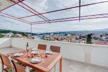 Apartment with beautiful view and big terrace, Vrboska (photo 2)