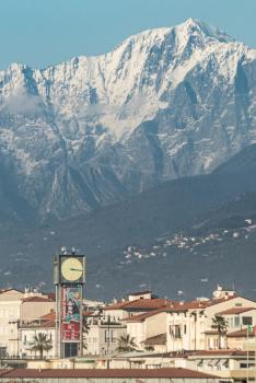 Fly in Viareggio beach in front of the famous promenade with shops and establishments, Виареджо (фото 5)