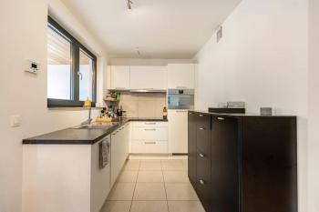 Elegant Canal-View Duplex with Free Parking, Brussels (photo 4)