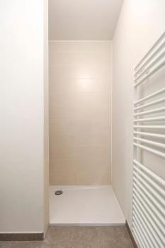 Elegant Canal-View Duplex with Free Parking, Brussels (photo 5)