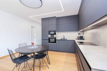 Downtown Luxe Retreat- Konventná, Bratislava (Foto 5)