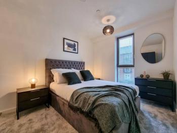 Stunning 4-bedroom Townhouse with Free Parking, Манчестер (фото 3)