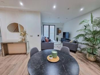 Stunning 4-bedroom Townhouse with Free Parking, Манчестер (фото 5)