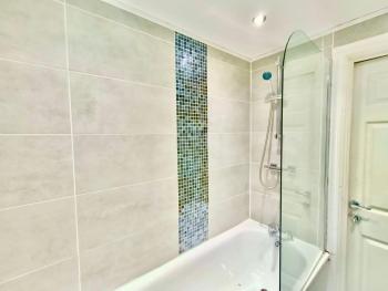 Liverpool 4 Bed Home Sleeps 18 Free Parking, Liverpool (photo 3)