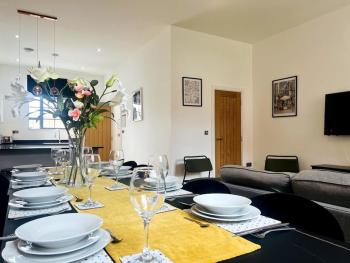 Twilight House -Wyndale Living- B'ham JQ Townhouse, Birmingham (photo 4)