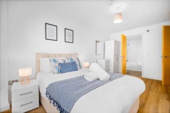 Birmingham City Centre Apartment -Fast Wifi - Netflix - JQ 404H, Birmingham (photo 5)