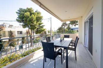 Elegant Coastal Haven Fully Renovated 3-Bedroom Apartment, Athens (photo 4)