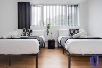 Sophisticated & Stylish Flat near Manchester Airport - Sleeps 9, Manchester (fotografie 3)