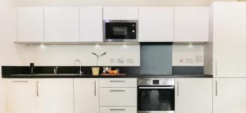 ExCel Centre 2 Bedroom Flat in East London, London (photo 4)