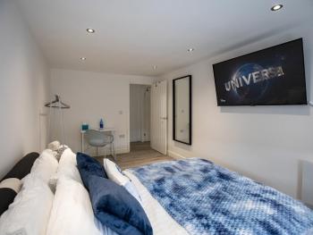 Cute, Comfortable & Classy Condo, Manchester (photo 2)