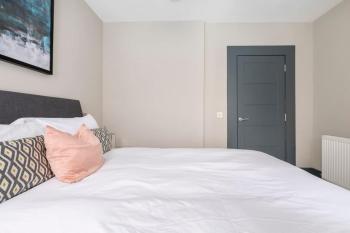 Immaculate 3 Bed Apartment with Private Entrance in Inverleith, Edinburgh (photo 2)