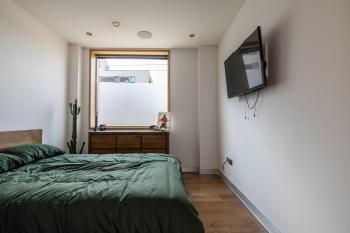 Penthouse of Old Piano Factory in Kentish Town - Homestay, London (photo 2)