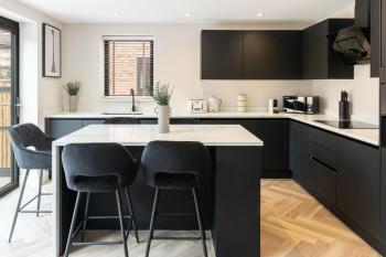 Luxury 4BDR House By Torr Property Group Contractors Accommodation With Free Gated Secure Parking & Private Patio Garden Liverpool, Liverpool (Foto 2)