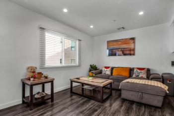 Modern 2 Levels One-Bedroom Retreat in central Location in Hollywood, Los Angeles (fotografie 2)
