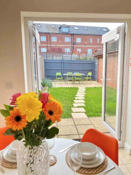 Kingmaker House, Free Driveway Parking and Garden! Fully Equipped, Sleeps 5 Guests, Northampton (Foto 2)