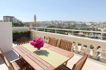 Penthouse with Picturesque Garden and Bayviews, Marsaskala (foto 2)