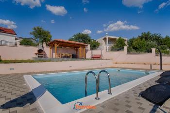 Villa with pool, large garden and beautiful sea view by TRAVELER tourist agency Krk - ID 2210, Crikvenica (zdjęcie 4)