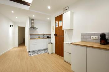 17 Nice apartment next to El Molino, Barcelona (fotografie 3)