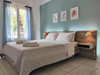 Central 2BR Apt, 2min Walk to Acropolis & Plaka, Atene (foto 4)